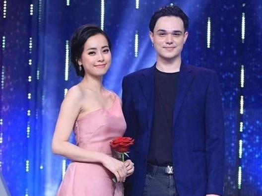 Cặp Đôi Phi Công: Người Ấy Là Ai? Hé Lộ Sự Thật Gây Sốc Nữ tiếp viên hàng không xinh đẹp