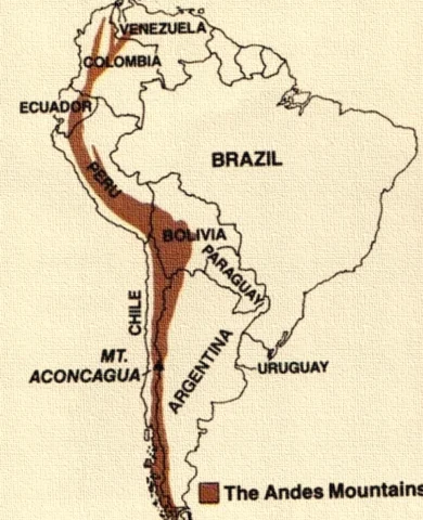 Núi lửa hùng vĩ trong Dãy núi Andes