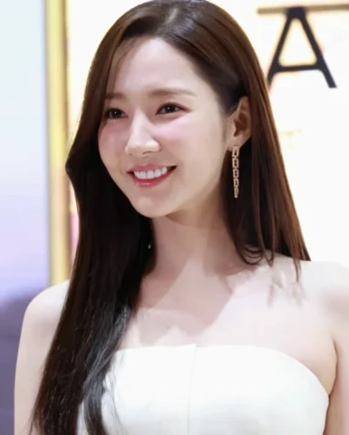 Park Min Young trong một buổi chụp hình