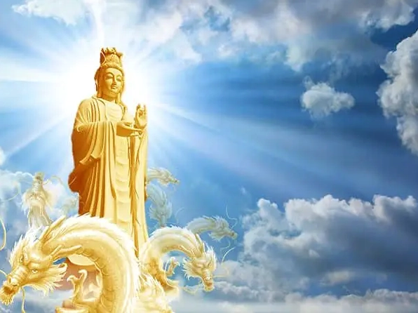 Phật Quan Âm hiện trên bầu trời trong giấc mơ