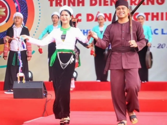 Trang Phục Dân Tộc Mường Nam: Nét Đẹp Độc Đáo Vùng Tây Bắc Phụ nữ Mường trong trang phục truyền thống