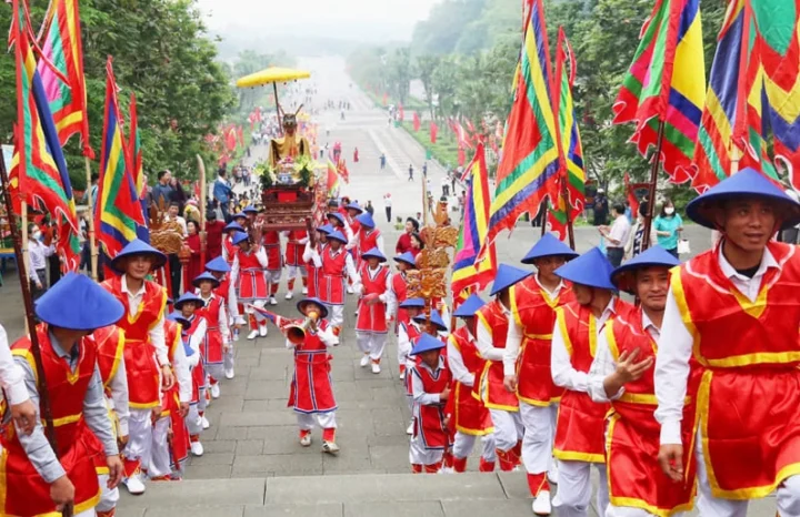 Quang cảnh một lễ hội truyền thống ở Việt Nam