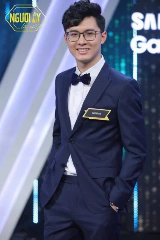 streamer-nguoi-ay-la-ai-he-lo-danh-tinh-gay-bao-cong-ong-man_588