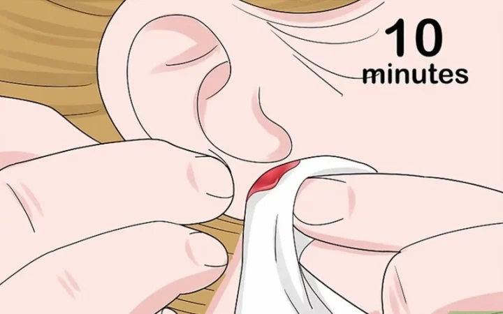 Bí quyết A-Z: Cách tháo bông tai chốt bấm dễ dàng tại nhà Sử dụng dầu bôi trơn để tháo bông tai chốt bấm
