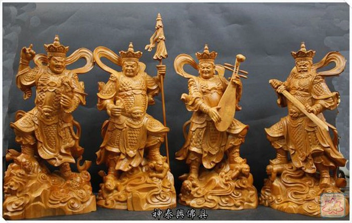Khám Phá Hình Tứ Đại Thiên Vương: Biểu Tượng Hộ Pháp Thiêng Liêng Tăng Trưởng Thiên Vương cầm kiếm
