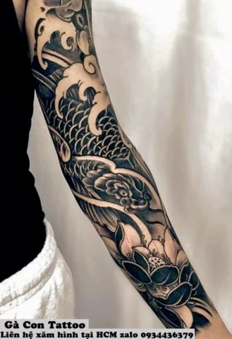 Tattoo cá chép trắng đen phong cách Nhật Bản