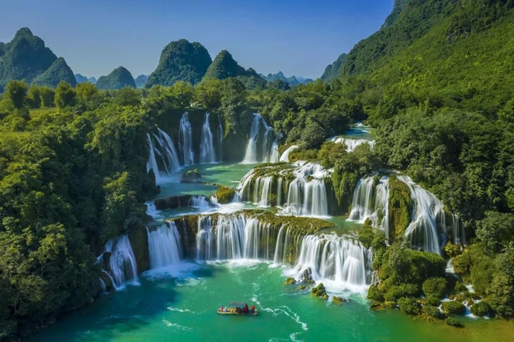 Kỳ Quan Thiên Nhiên Việt Nam: Khám Phá Di Sản Thế Giới Hấp Dẫn Thác Bản Giốc hùng vĩ