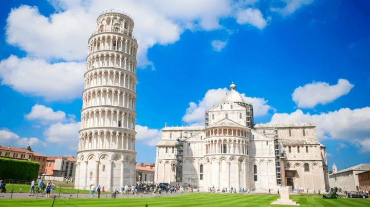 Tháp Nghiêng Pisa Ở Đâu: Khám Phá Công Trình Kiến Trúc Độc Đáo Tháp Nghiêng Pisa tại Quảng trường Piazza dei Miracoli
