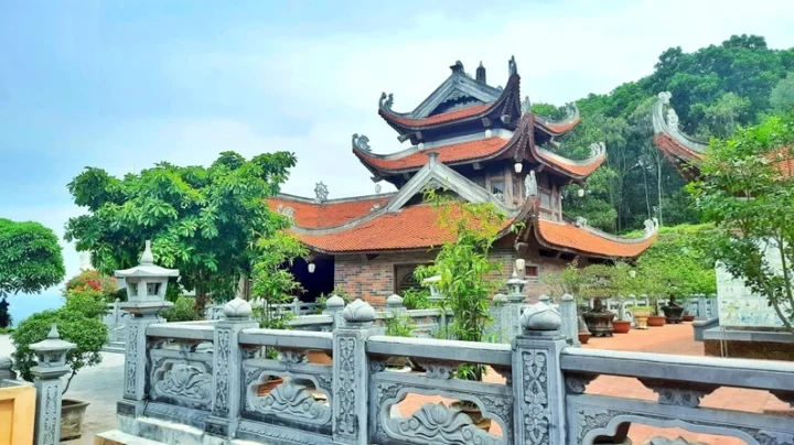 Toàn cảnh Chùa Linh Thông nhìn từ xa