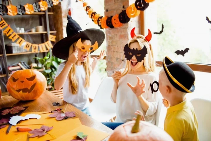 Màu sắc truyền thống của Halloween là gì? Khám phá bí ẩn! Trang trí Halloween với màu đỏ