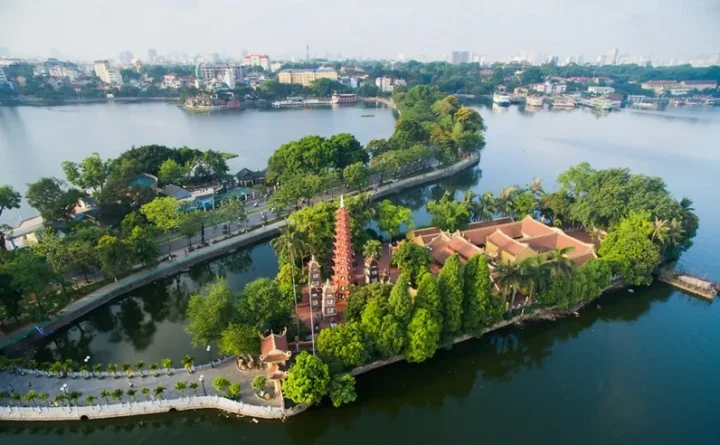 Tượng Phật tại Chùa Trấn Quốc