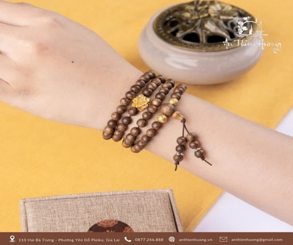 Vòng trầm hương 108 hạt cho người mệnh Thủy