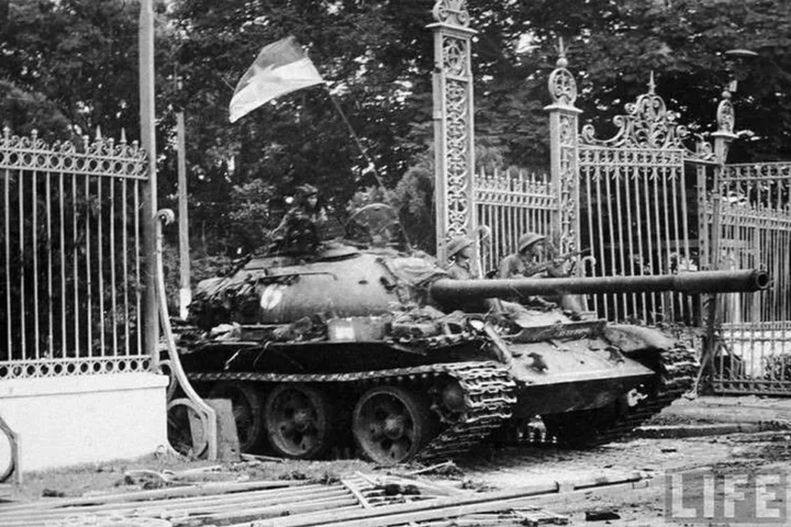 Đâu là xe tăng đầu tiên húc đổ cổng chính và tiến vào Dinh Độc Lập? Xe tăng T-59 là loại xe tăng được sử dụng